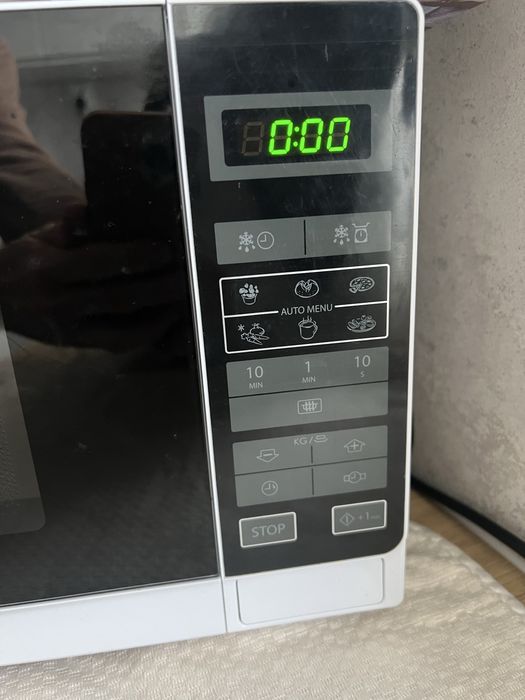 Sharp mikrofala 800 w