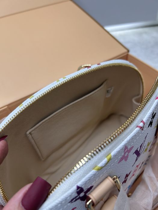 Сумочка в стилі LV