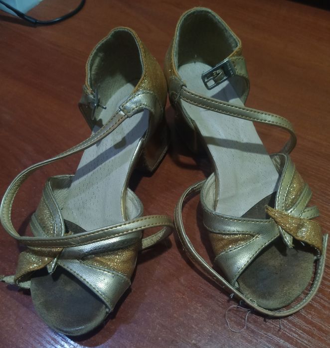 Продам танцювальні дитячі босоніжки