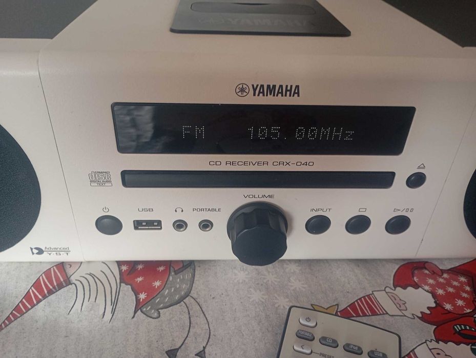 á venda:
Yamaha CRX-040 radio CD em branco.