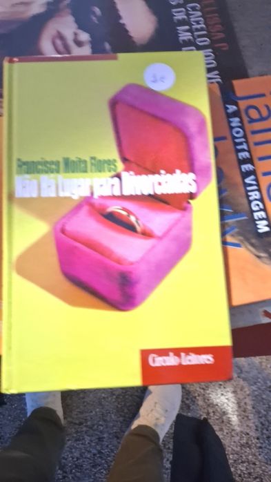 Livros de vários temas e autores - apenas 1 €