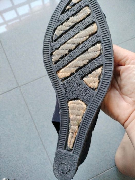 Sandálias em tecido