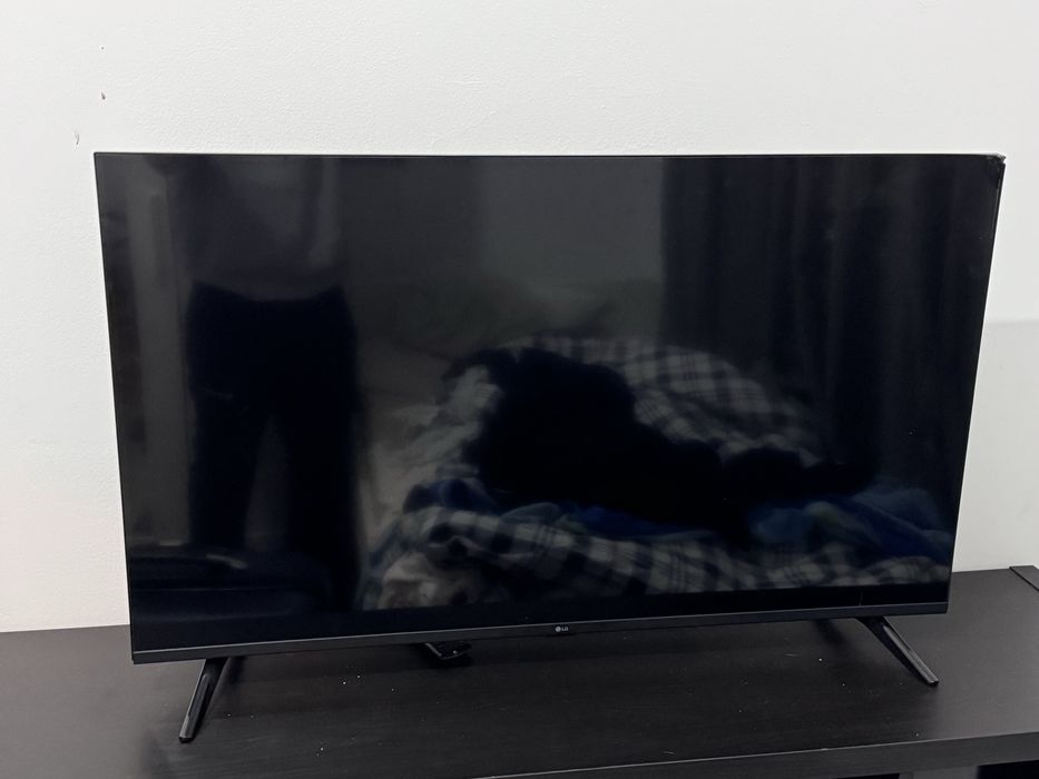 2 Tvs Lg 43 e 65 polegadas com ecrã partido