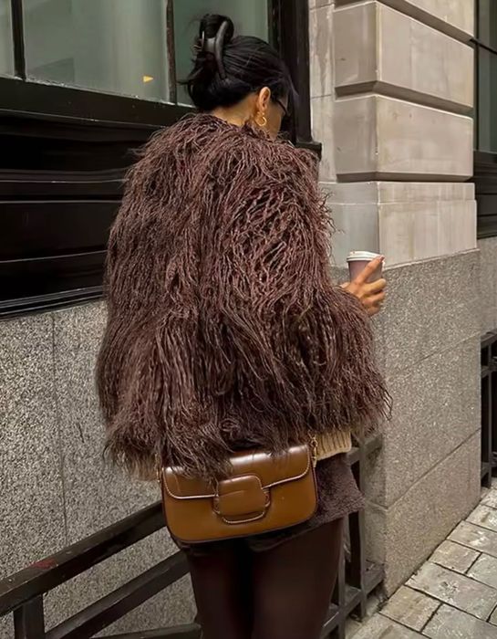 Класна шубка зі штучного хутра