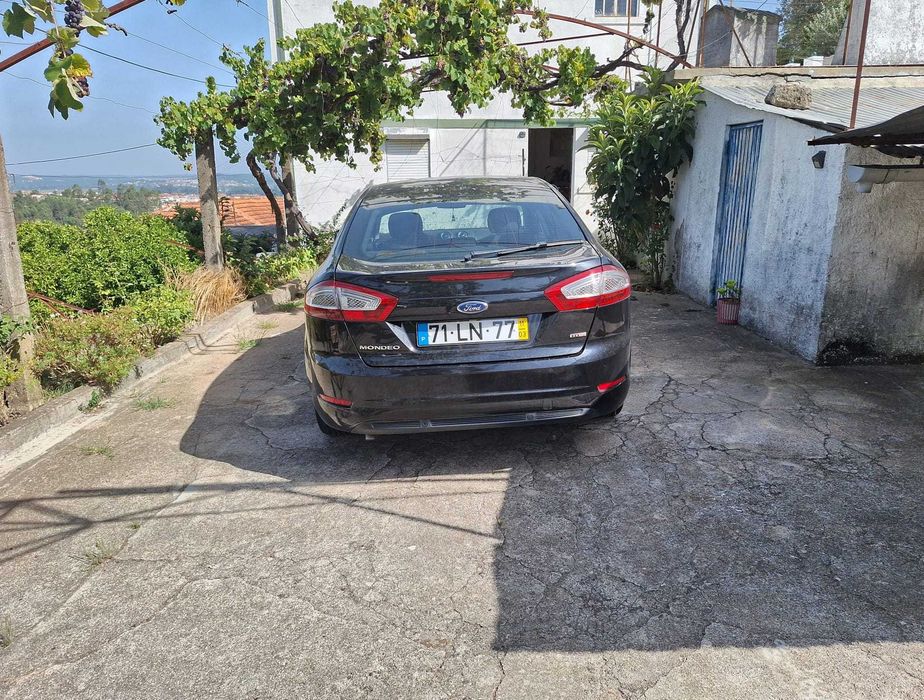 carro familiar, design elegante, robusto, em muito bom estado de conservação, bem estimado...a escolha certa