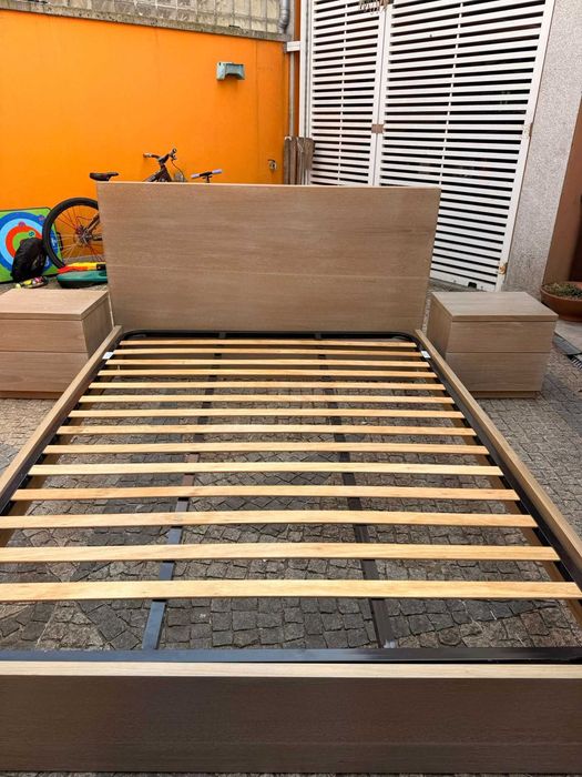 Cama cinza moderna