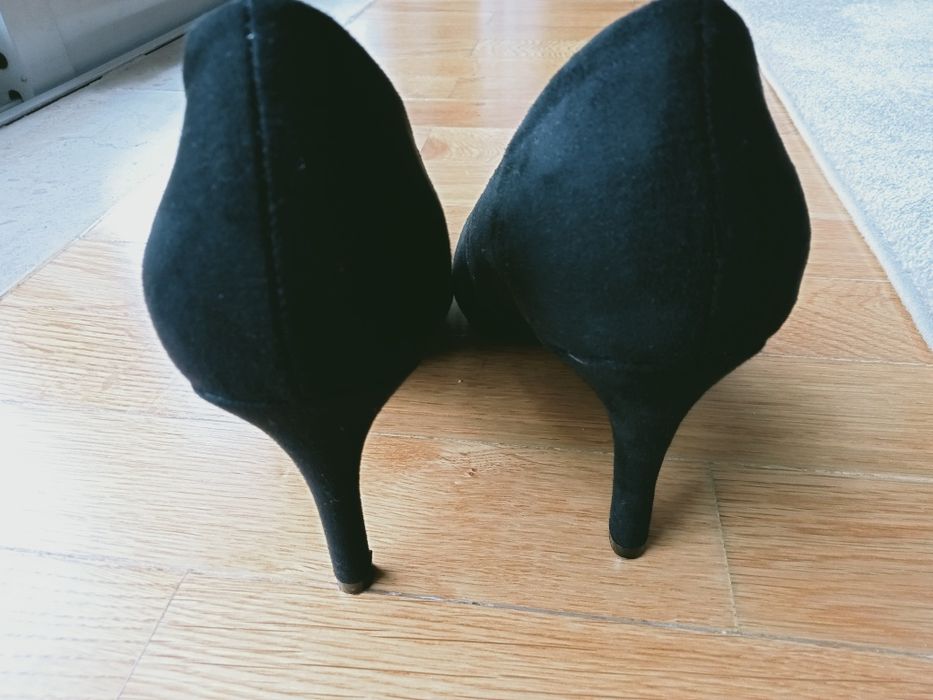 Sapatos camurça pretos Lefties_tamanho 38_tacão 9cm_como NOVOS