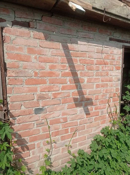 Продам кирпич б . У.