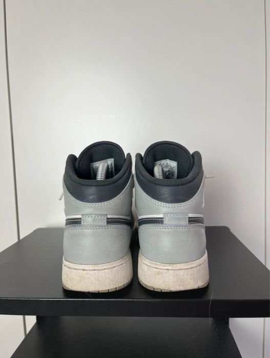 Buty Nike Jordan Retro 1 Mid Anthracite Rozmiar 40