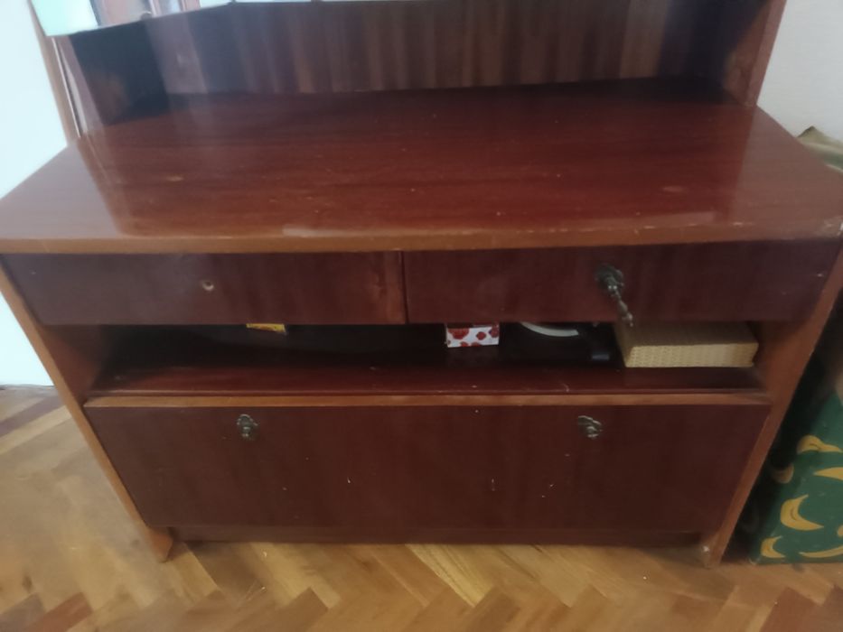 Тройне трюмо з зеркалами