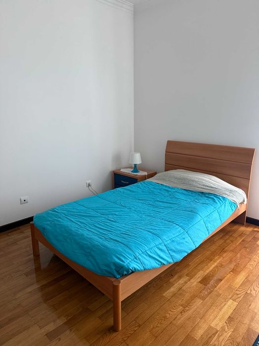 Mobília de quarto juvenil – Cama + Colchão + Roupeiro + Cómoda