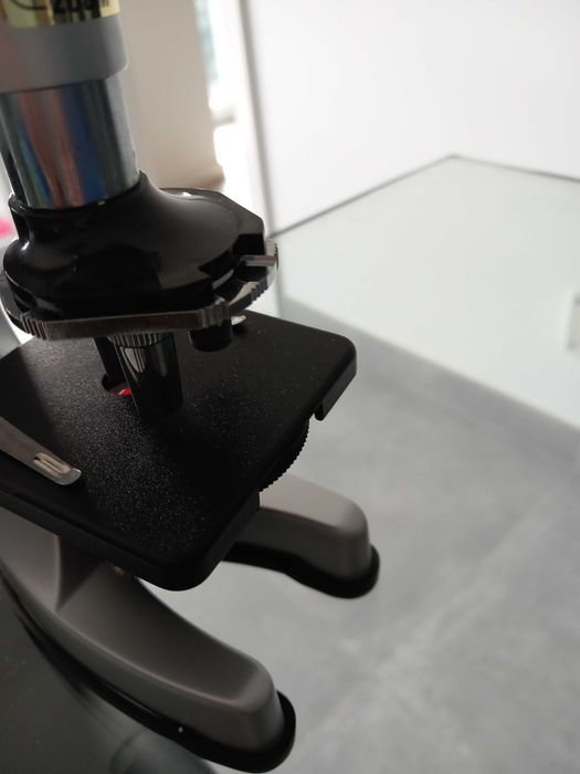 Microscópio science tech