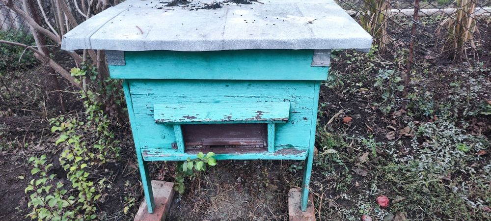 Продаю два домика для пчел дадан или обмен