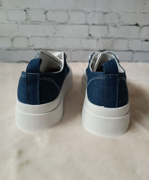 Jeansowe trampki na platformie 39