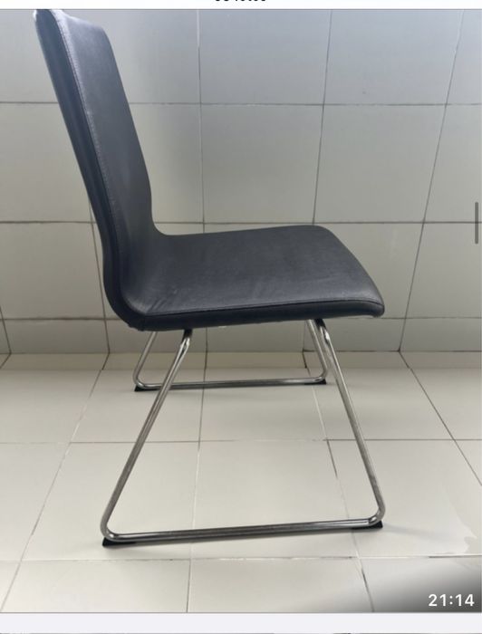 Cadeira em Pele preta