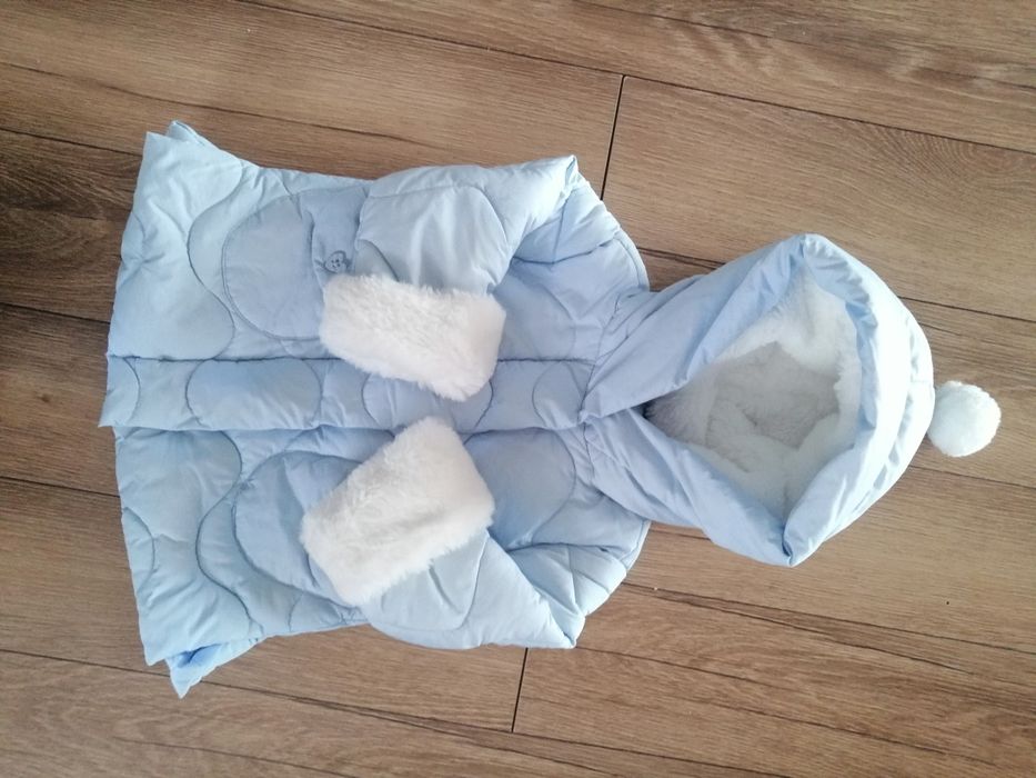 Zestaw zimowy kurtka, 2czapki, chusta i rekawiczki.