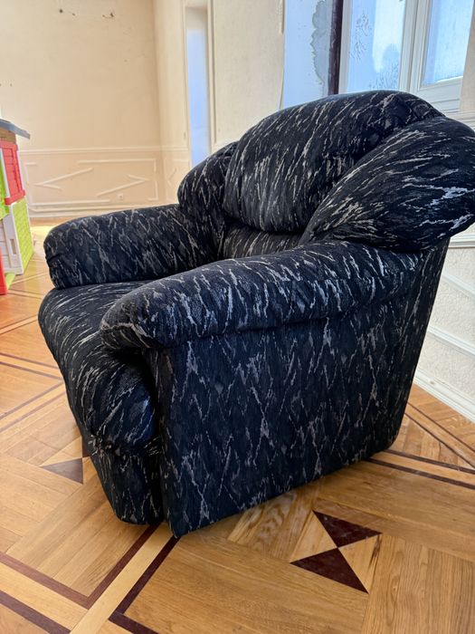 Срочно! Цена снижена! Продам  уголок, диван угловой и кресло