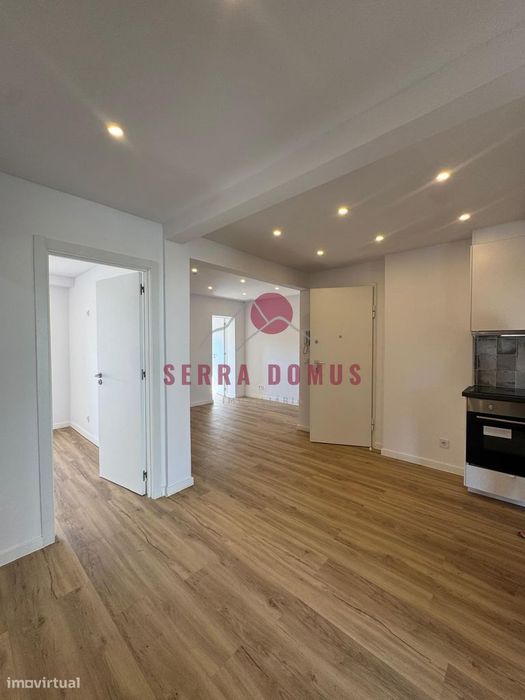 T2 Totalmente Remodelado | Excelentes Áreas | Varanda e Vista