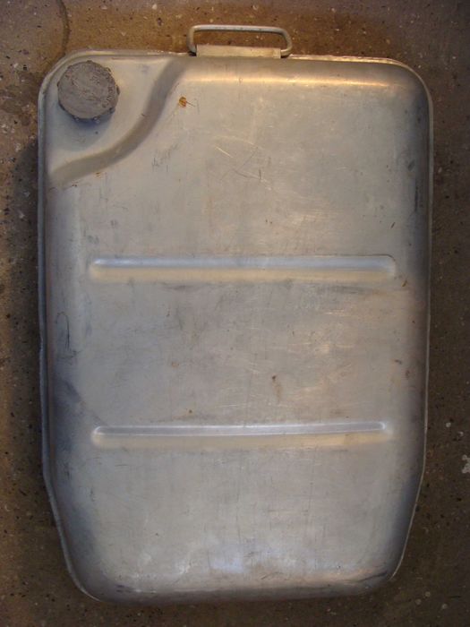 Канистра алюминиевая, 30 л., Канистра железная 20 л. Все из СССР.