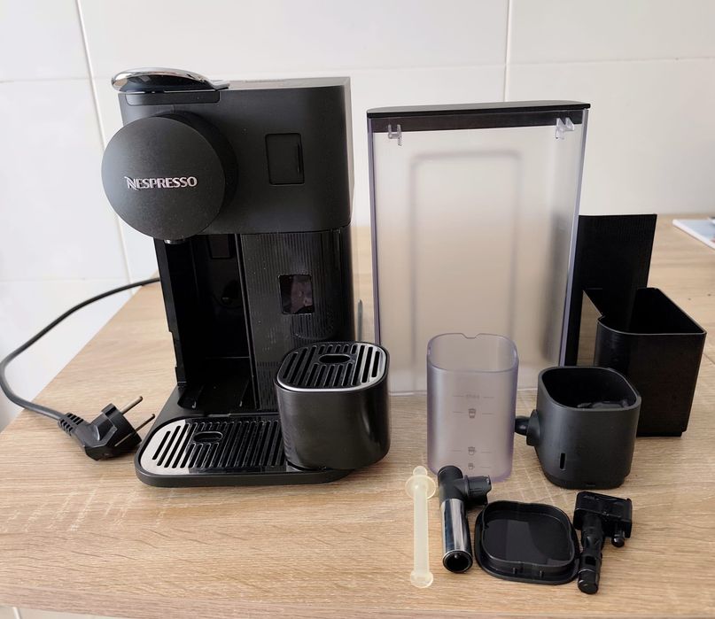 Máquina de Café Nespresso Lattissima One De'Longhi – Excelente Estado