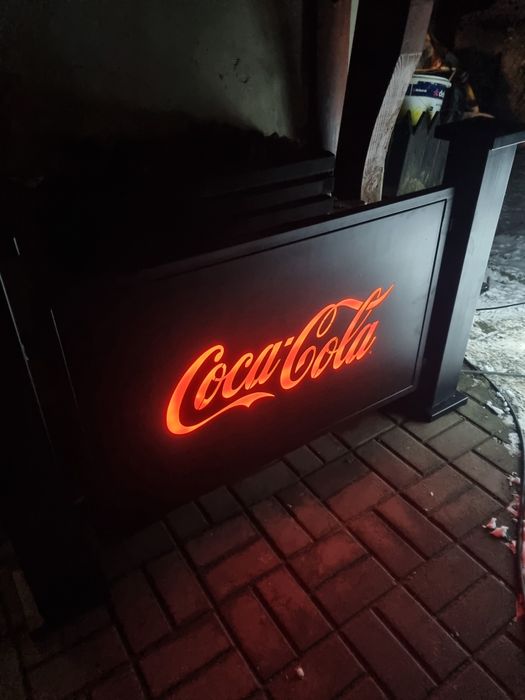 Reklama napisy stojące
