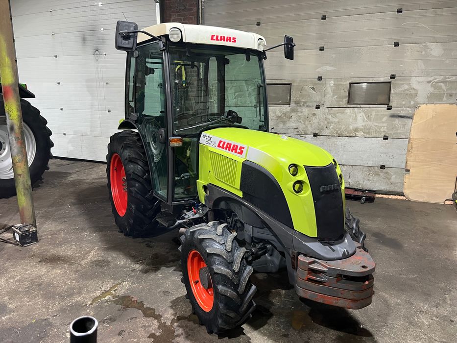 Claas Nectis 237vl Sprowadzony ciągnik sadowniczy