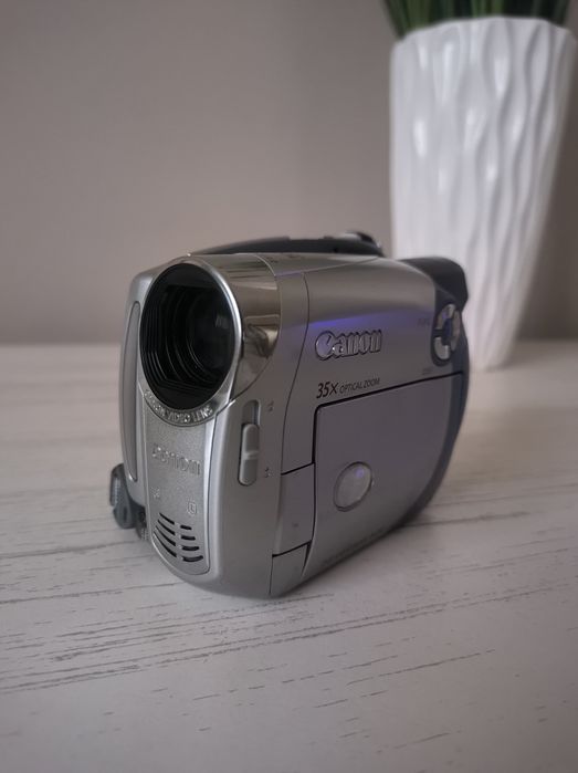Canon DC210 DVD 35x optical zoom