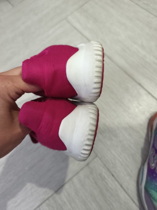 Adidas кросівки рожеві