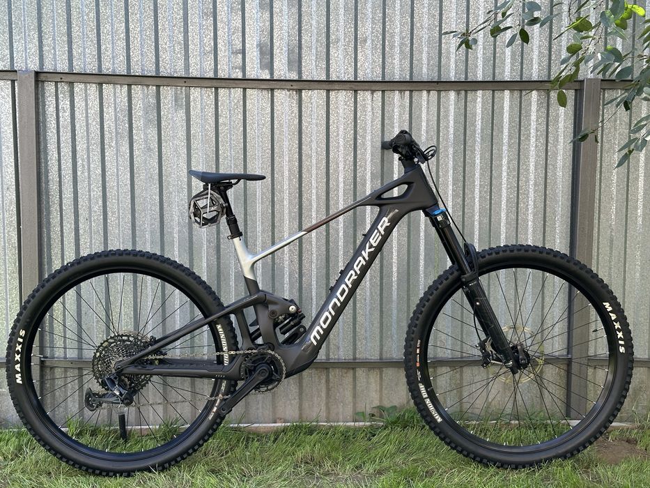 Карбоновий електровелосипед Mondraker Neat R