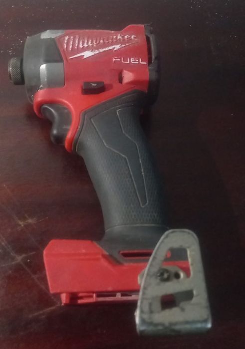 Aparafusadoras de impacto sem bateria- Milwaukee M18