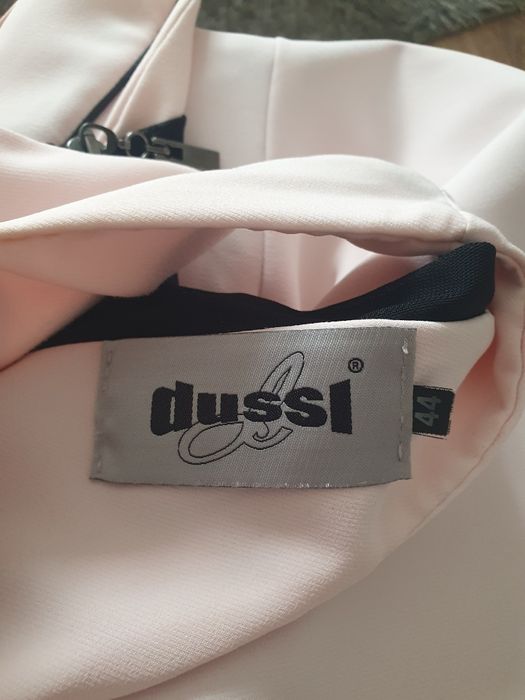 Sukienka prosta w kolorze jasnego różu, Dussi, r. 44