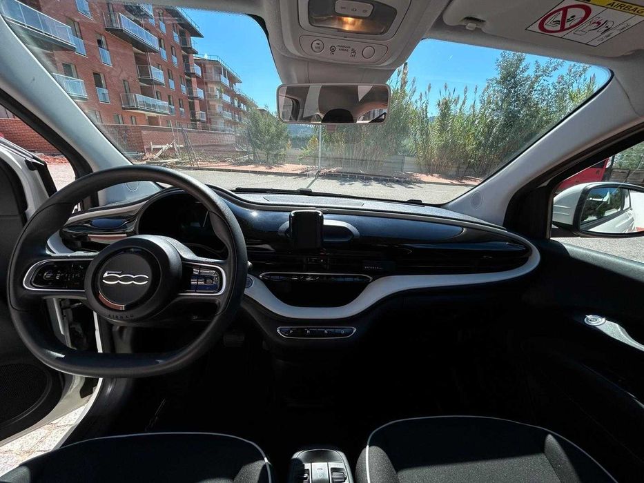 Fiat 500e 100% elétrico, versão de 23,8 kWh, em excelente estado geral/ muito económico