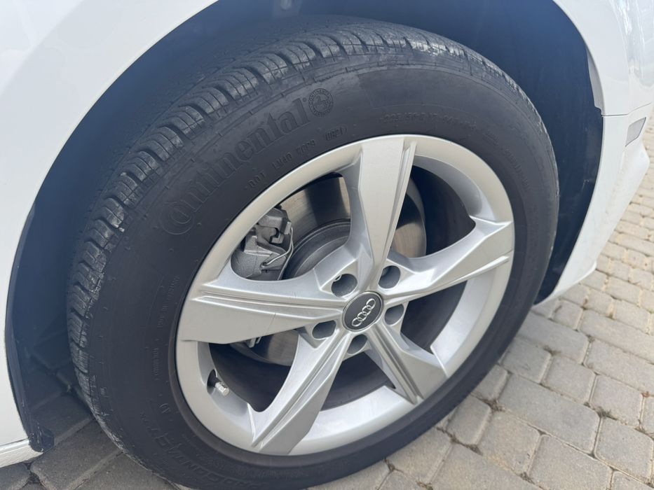 Audi a4 автомат в белом цвете 2019 г 2.0 бензин ауди а4