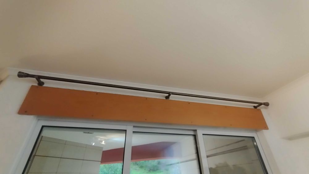 Varão de Cortinados em Metal com Design Premium – 2,10 m
