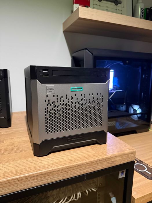 HP Microserver Gen8 - G1610T + 8G RAM