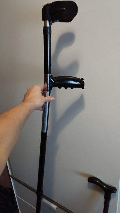 Conjunto uma muleta e uma bengala ajustáveis