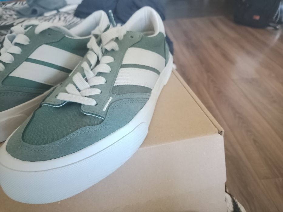 Новые кроссовки  CROPP