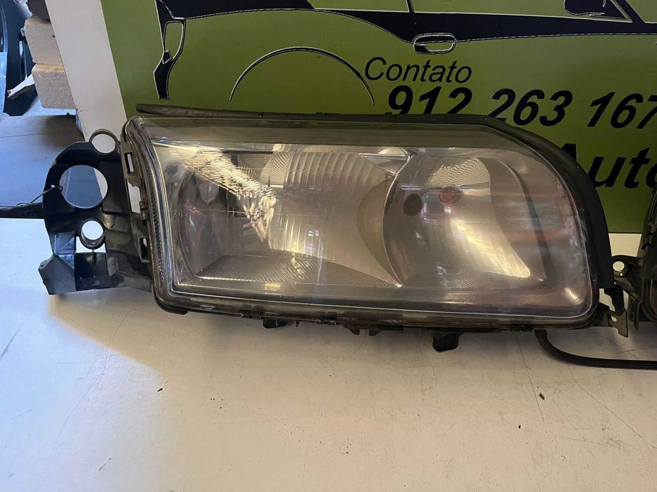Volvo S80 - Farol Direito - FF094