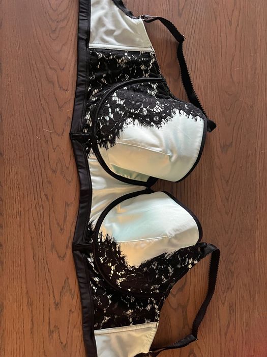 Piękny stanik z koronką