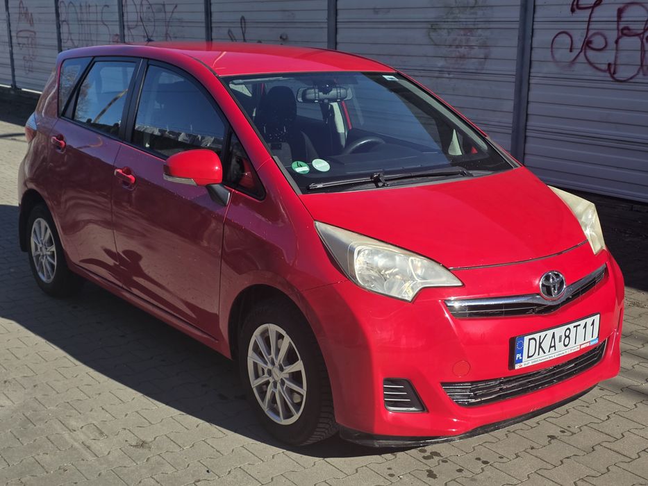 Toyota verso-s 1.4d  klimatyzacja abs el szyby