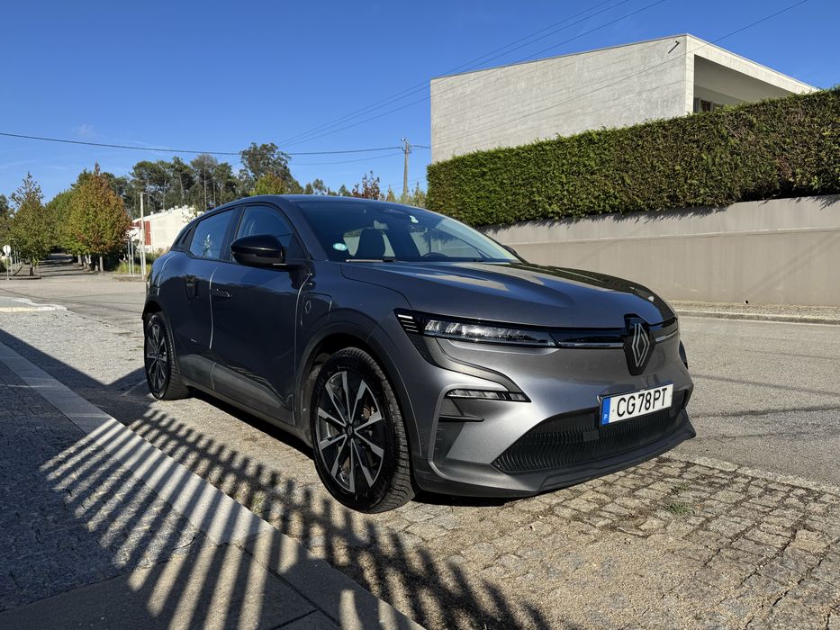 Renault Megane E-Tech EV60 com IVA Dedutivel - versao c/ + autonomia e c/ ecra grande foto 4