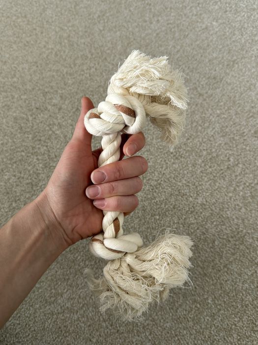 Іграшки для собак та ошийники для дрібних тварин