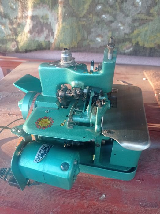 Продам оверлок недорого