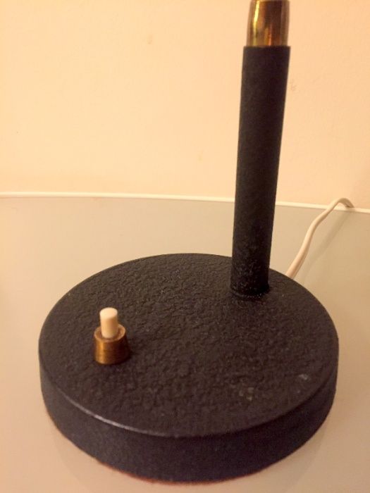 Candeeiro de mesa dinamarquês em cobre, latão com base a preto anos 50