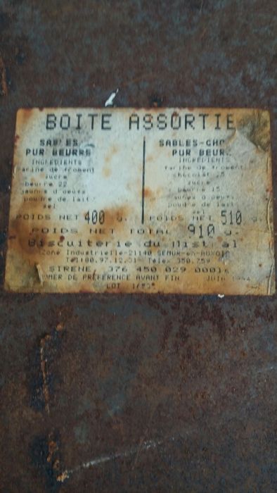 Lata   de colecção , Francesa."