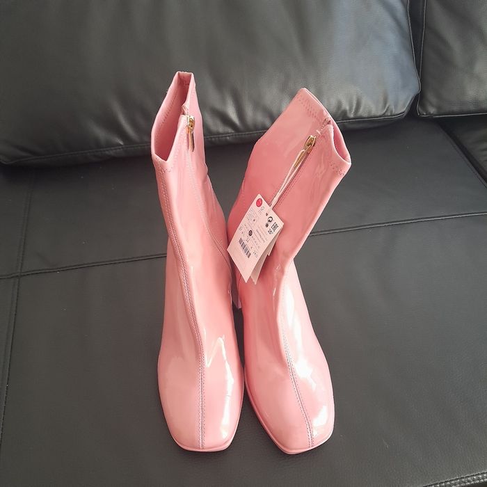 Bota rosa clássica da Bershka