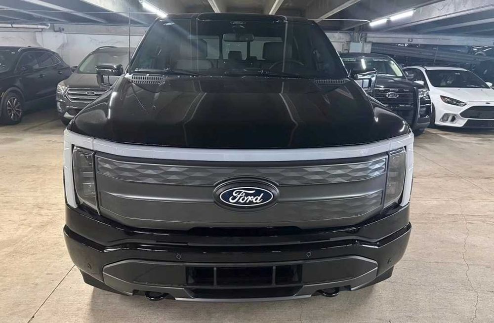 Ford F150 Lightning 131кВт Lariat 2025