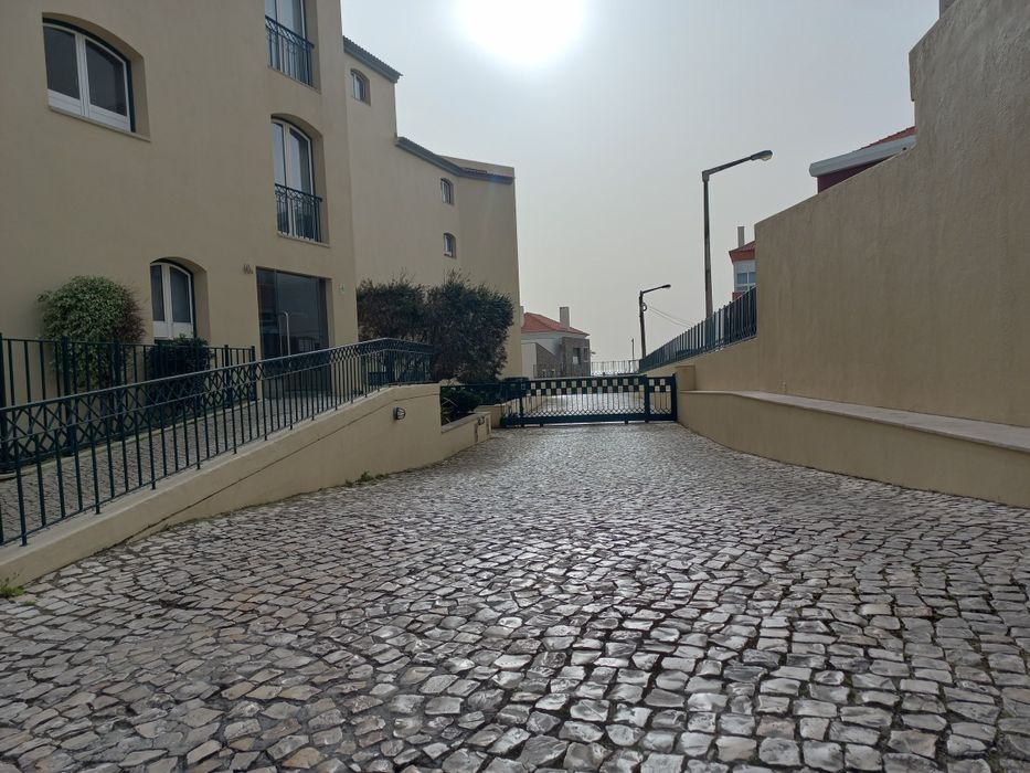 Arrenda-se Estacionamento na Parede