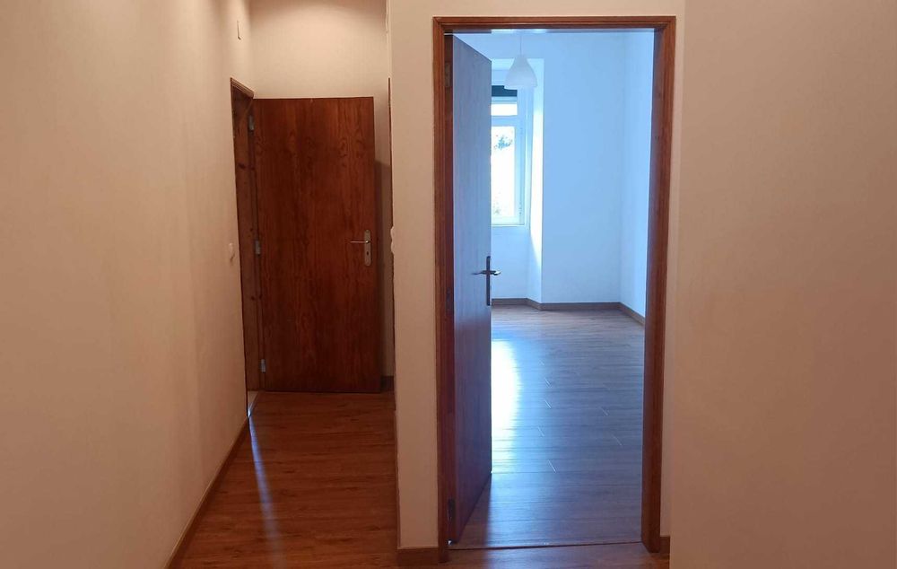 Excelente apartamento T2 no centro de Alcântara