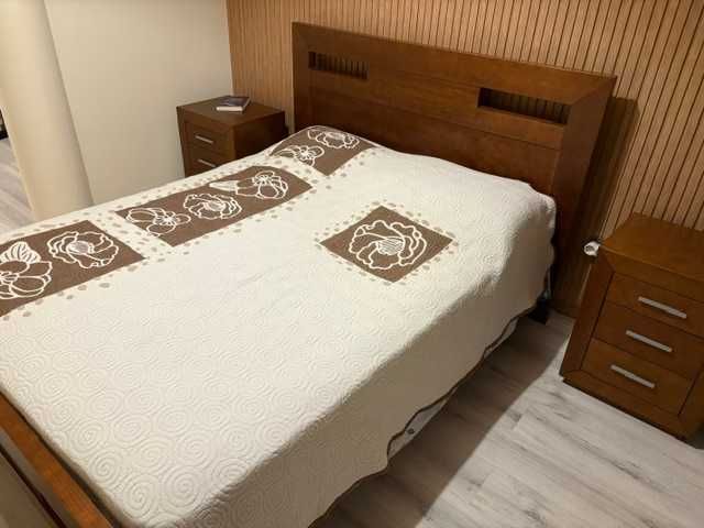 Cama Casal 150x195 + Colchão + Estrado + 2 Mesas Cabeceira